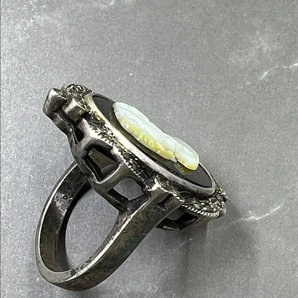 Vintage Sterling Mother of Pearl Cameo Black Onyx Ring - Picture 8 of 10